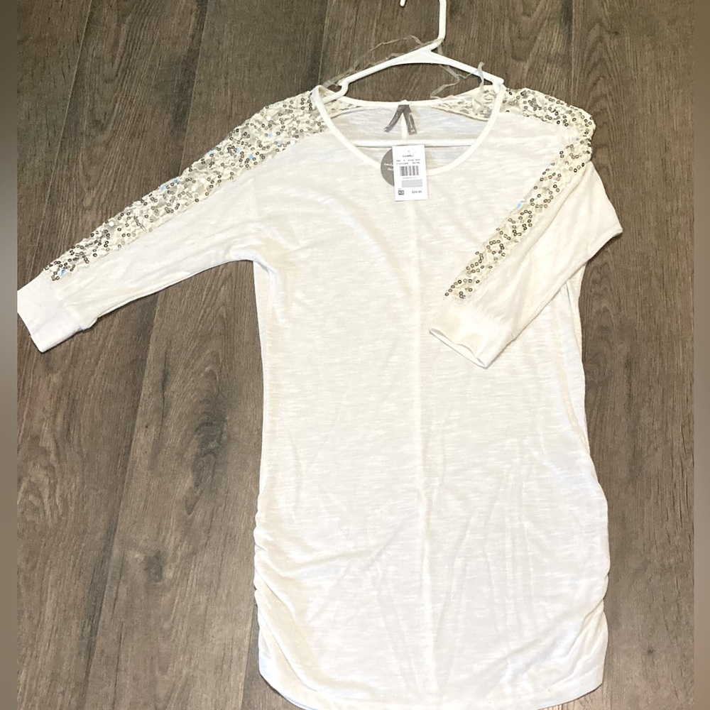 XS Vanity 3/4 sleeve extra long shirt! Great with leggings! Still has tags!